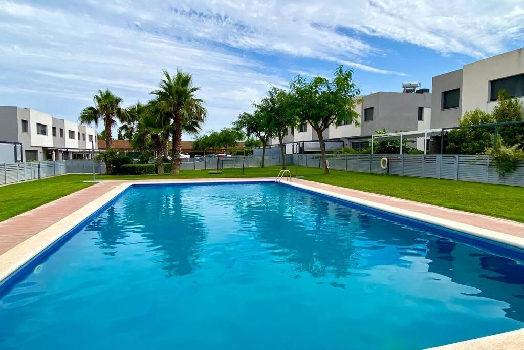 Chalet Moderno Con Piscina En Mont - Roige Bahia Екстериор снимка