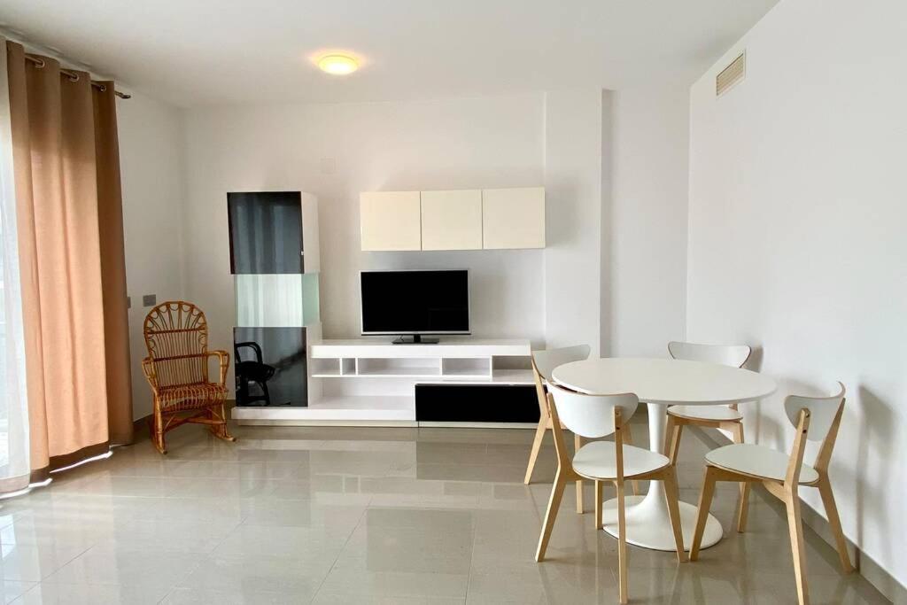 Chalet Moderno Con Piscina En Mont - Roige Bahia Екстериор снимка